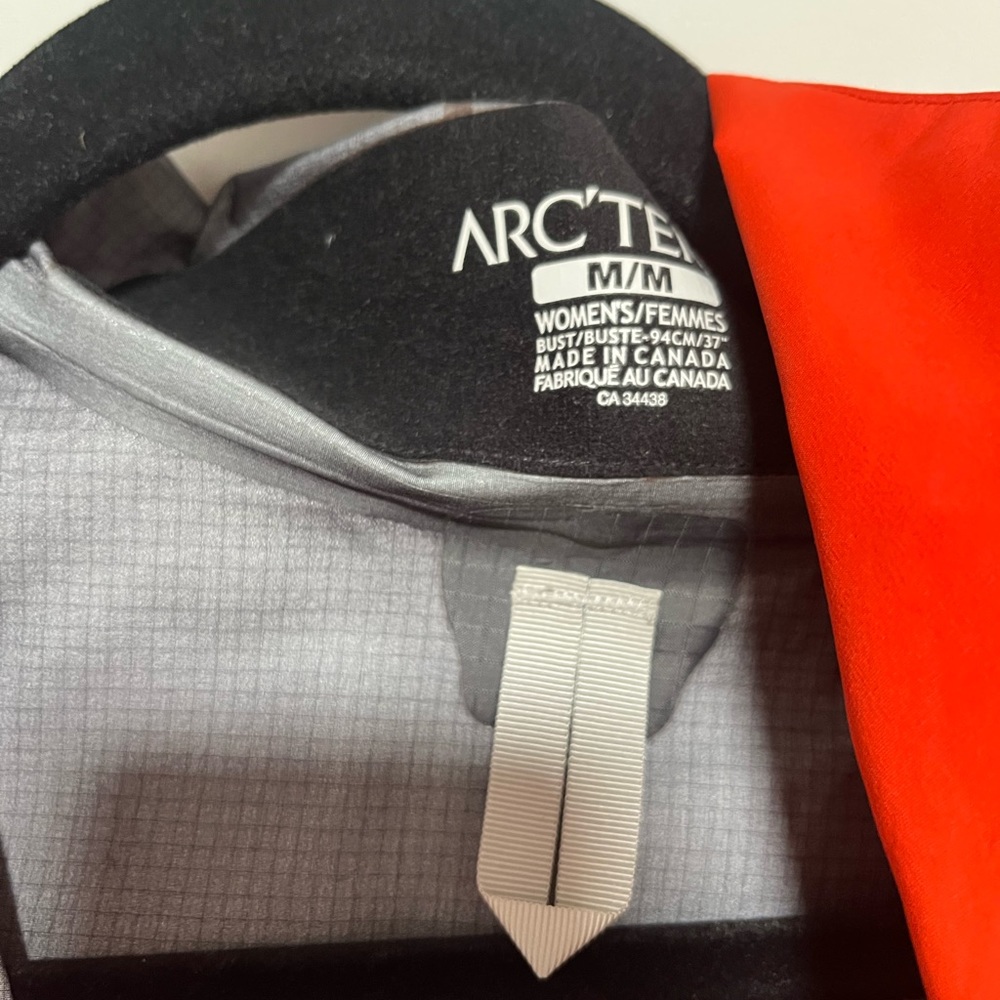 arcteryx wind breaker